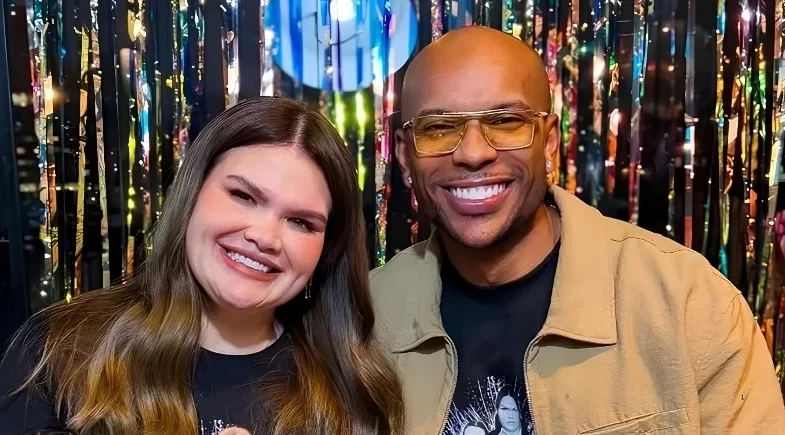 Thaís Carla é levada no colo pelo marido após perder 70 kg