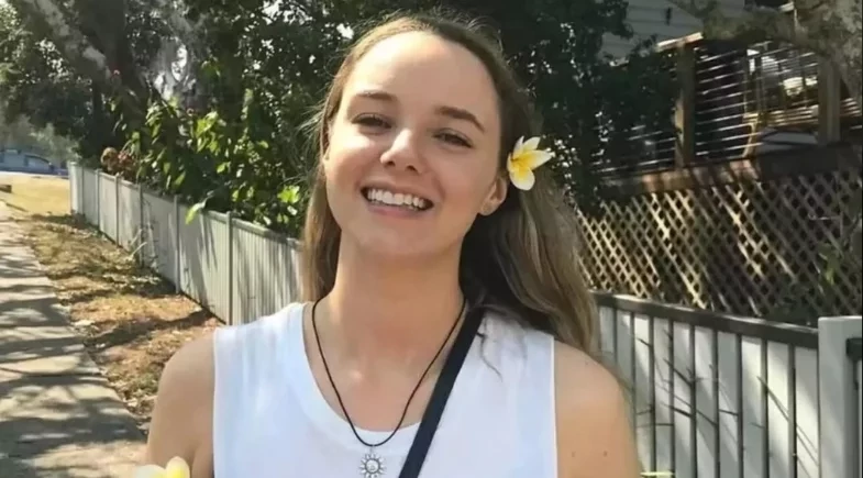 Influenciadora Stacey Hatfield morre, aos 29 anos, após complicações em parto domiciliar