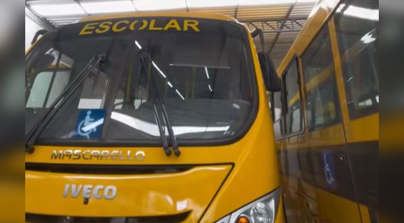 Prefeitura de Água Branca realiza entrega de novo ônibus escolar