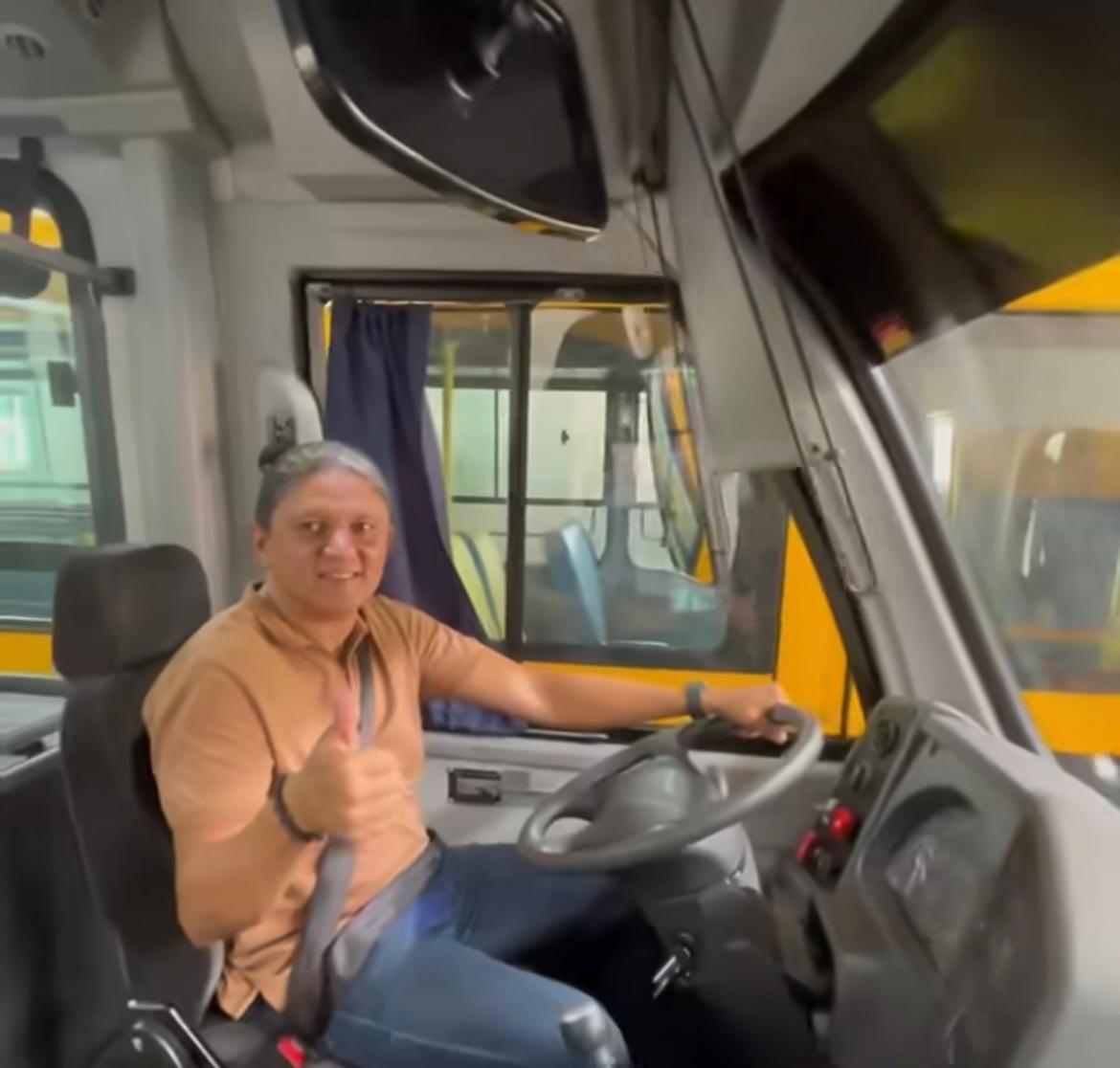 Entrega de ônibus escolar - Foto: Prefeitura de Água Branca