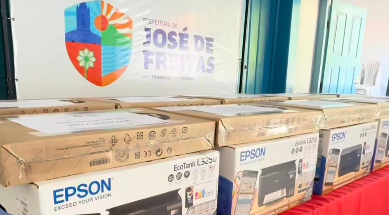 Prefeitura de José de Freitas realiza entrega de equipamentos de informática para escolas de ensino infantil
