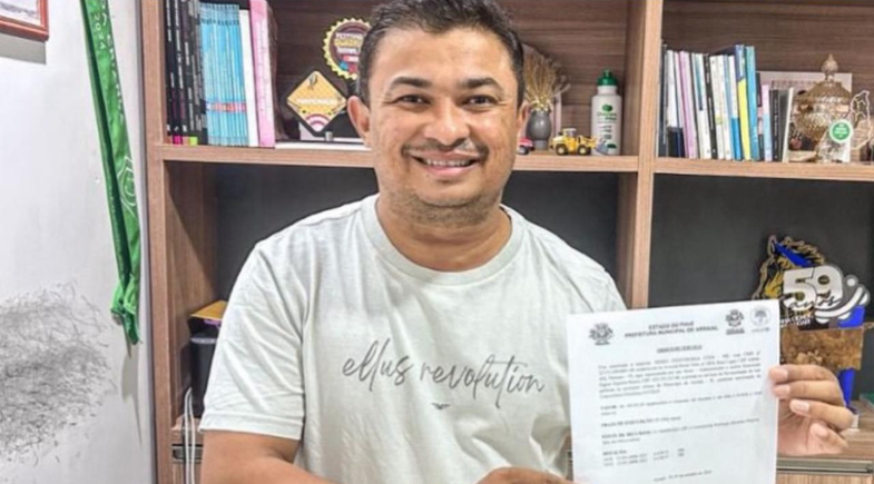 Prefeito Aldemes Barroso assina ordem de serviço para a pavimentação de ruas em Arraial