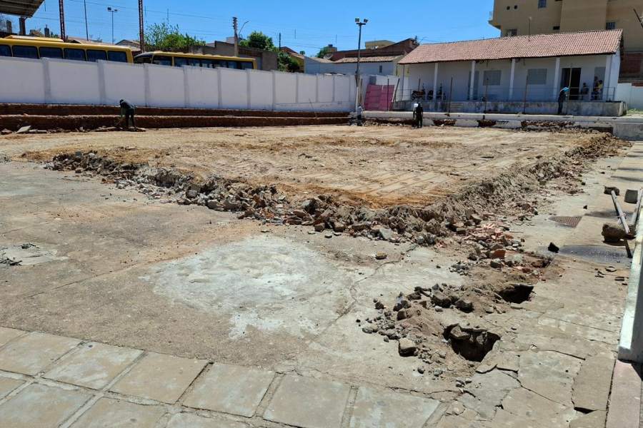  Prefeitura de Santo Antônio de Lisboa inicia reforma da Quadra do Núcleo Municipal de Educação Vereador Francisco das Chagas Rodrigues - Imagem 1