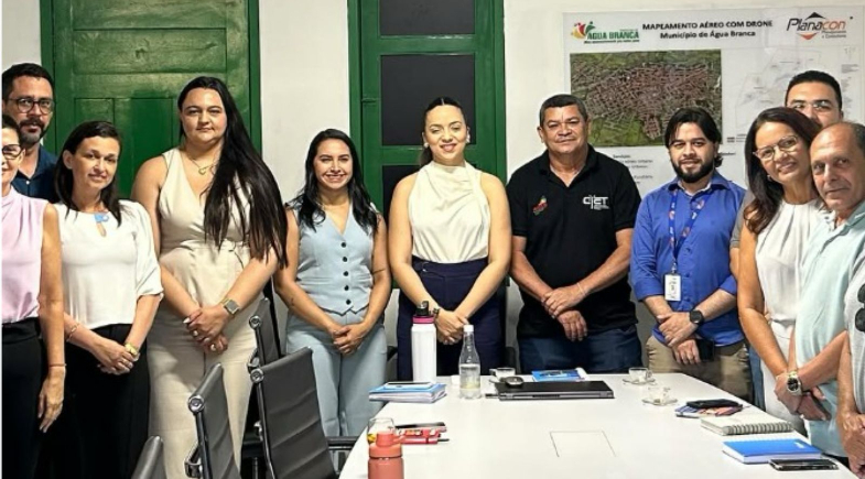 Secretariado e Sindicato de Água Branca discutem projeto Diálogos do Município com SEPLAN 