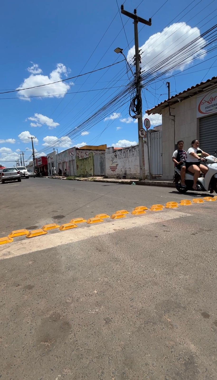 Prefeitura de Esperantina instala tachões refletivos em pontos estratégicos para reforçar a segurança no trânsito - Imagem 4