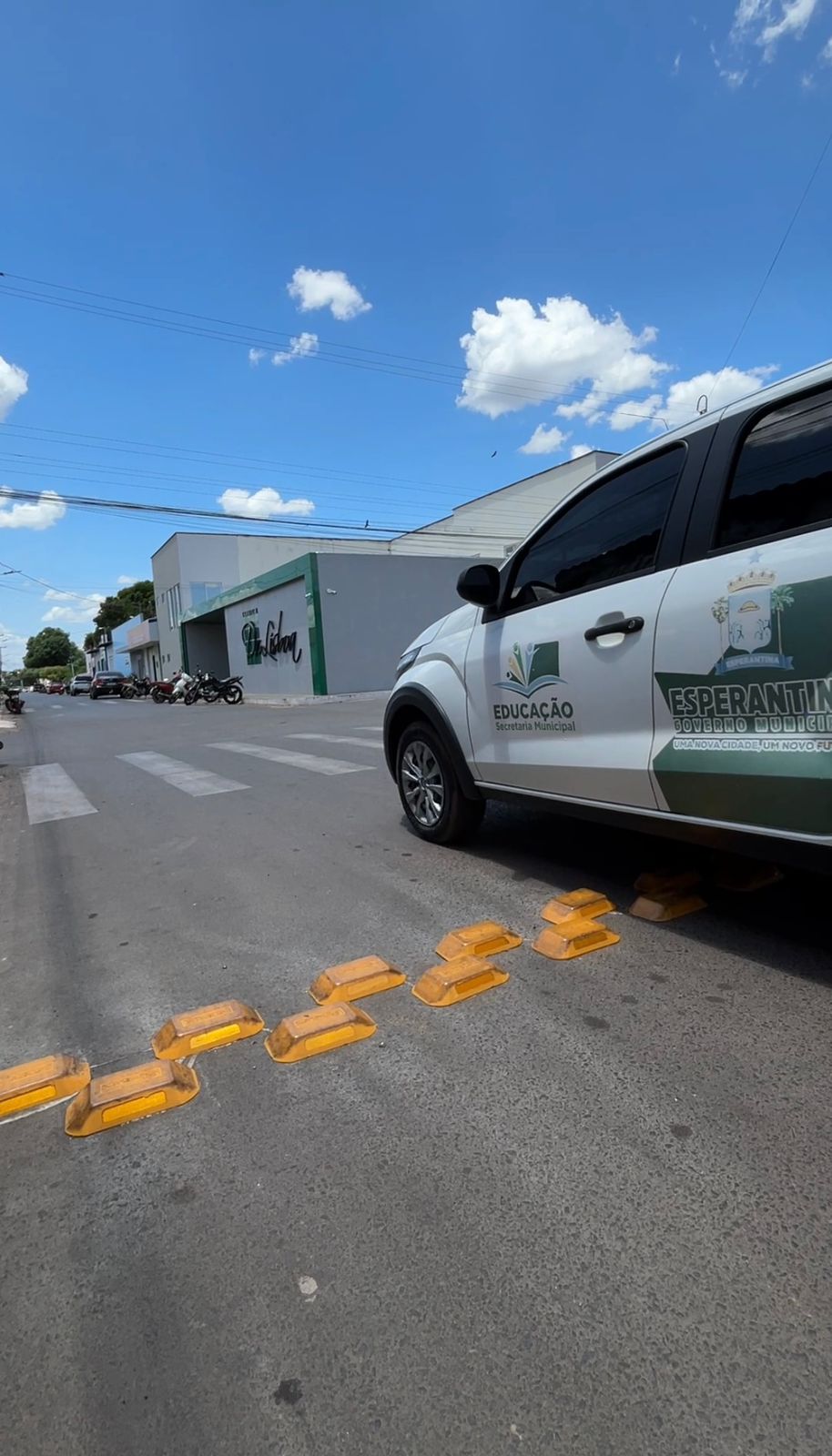 Prefeitura de Esperantina instala tachões refletivos em pontos estratégicos para reforçar a segurança no trânsito - Imagem 1