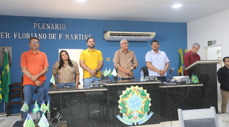 Prefeito de Manoel Emídio dá posse a novos servidores aprovados em concurso público