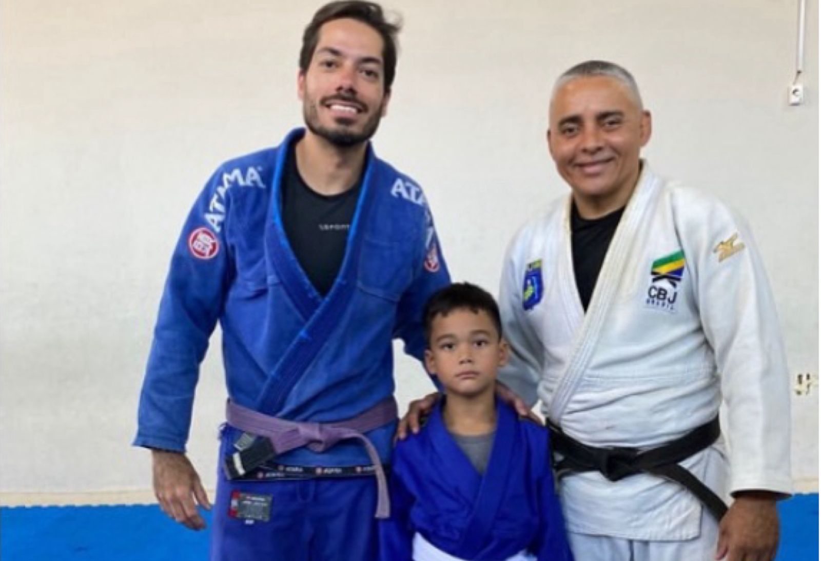 Prefeitura de Caracol realiza entrega de kimonos para alunos do projeto de Judô no município - Imagem 2