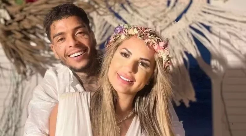 Deolane Bezerra surpreende a web ao posar  com sósia de MC Kevin; fotos!