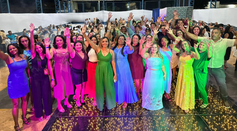 Festa dos Professores de Riacho Frio é marcada por homenagens, emoção e anúncio de 13º e 14º salários