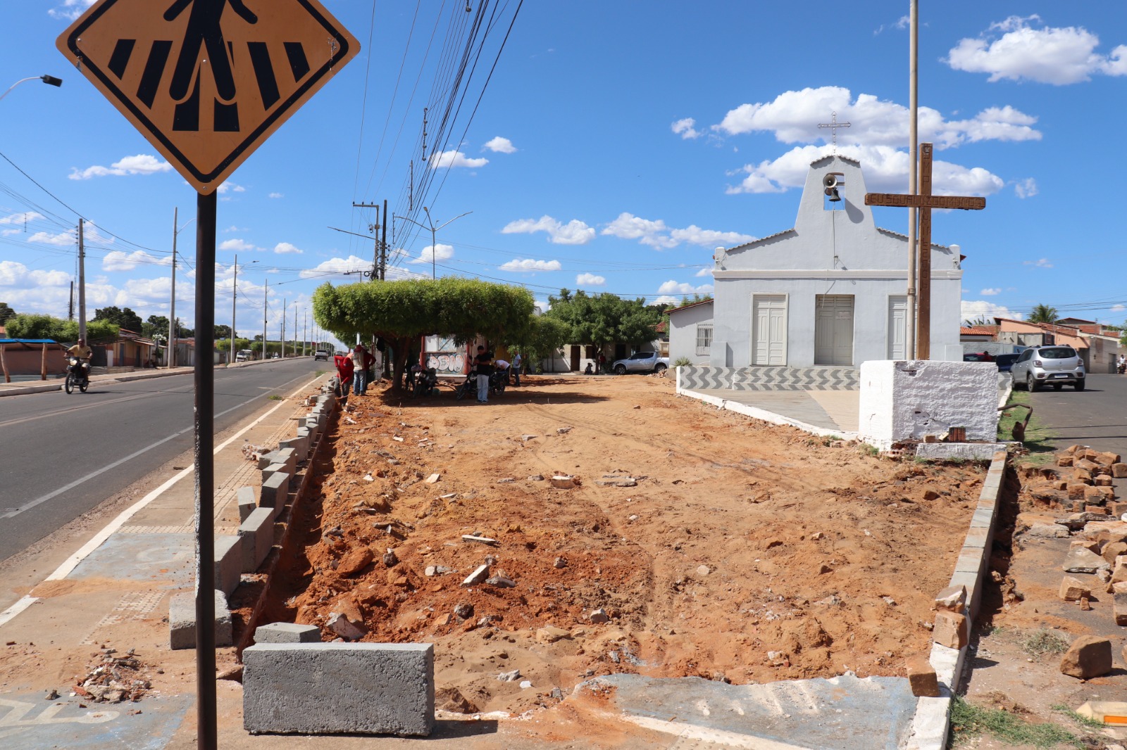 Prefeitura intensifica obras para entregar Praça da Igreja de Santa Luzia antes dos festejos - Imagem 2