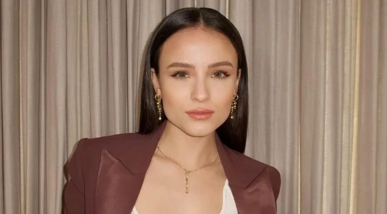 Larissa Manoela processa os pais e exige indenização por danos morais