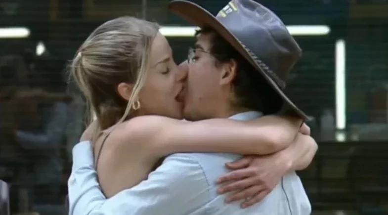 A Fazenda 17: Dudu Camargo convida Saory Cardoso para “fazer bebê”