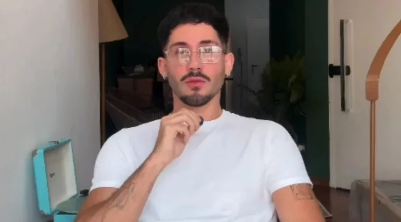 Vittor Fernando faz forte desabafo após ter o carro alvejado a tiros no Rio