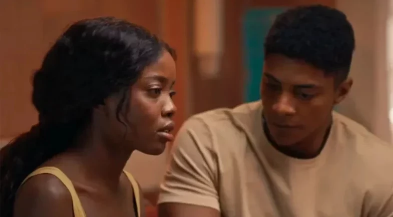 Em 'Dona de Mim': Leo e Marlon se beijam, Sol registra foto e situação gera tensão entre personagens