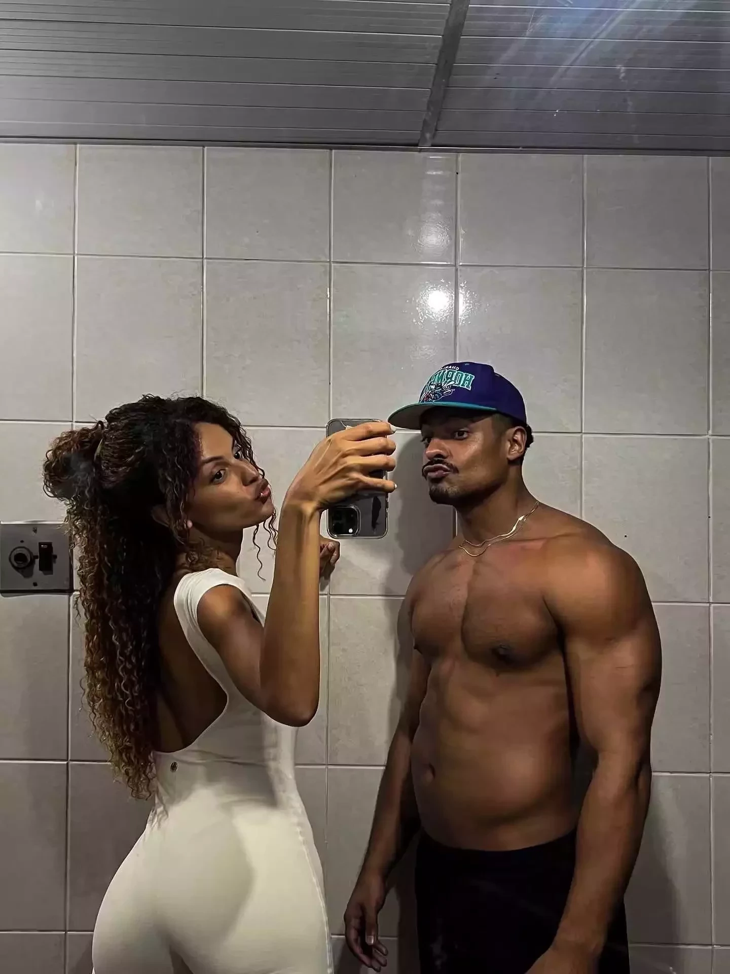 Conheça os amores dos atores de 'Três Graças'; tem casal lésbico na lista! - imagem 136624