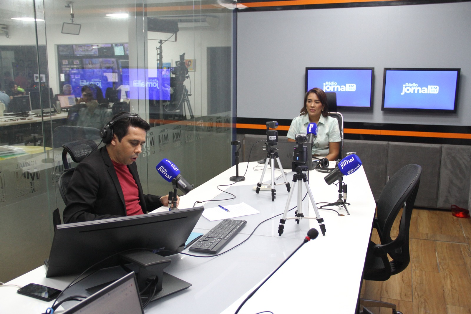 Prefeita Camila Barros em entrevista a Rádio Jornal - Foto: Eliaquim de Paula