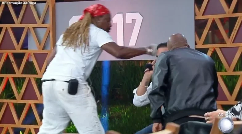 A Fazenda 17: Creo é expulso do reality após dar soco em Fabiano