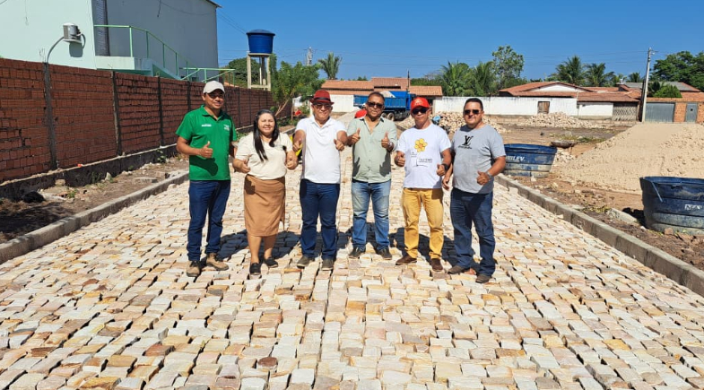 Obra de pavimentação poliédrica segue em ritmo acelerado em São João do Arraial