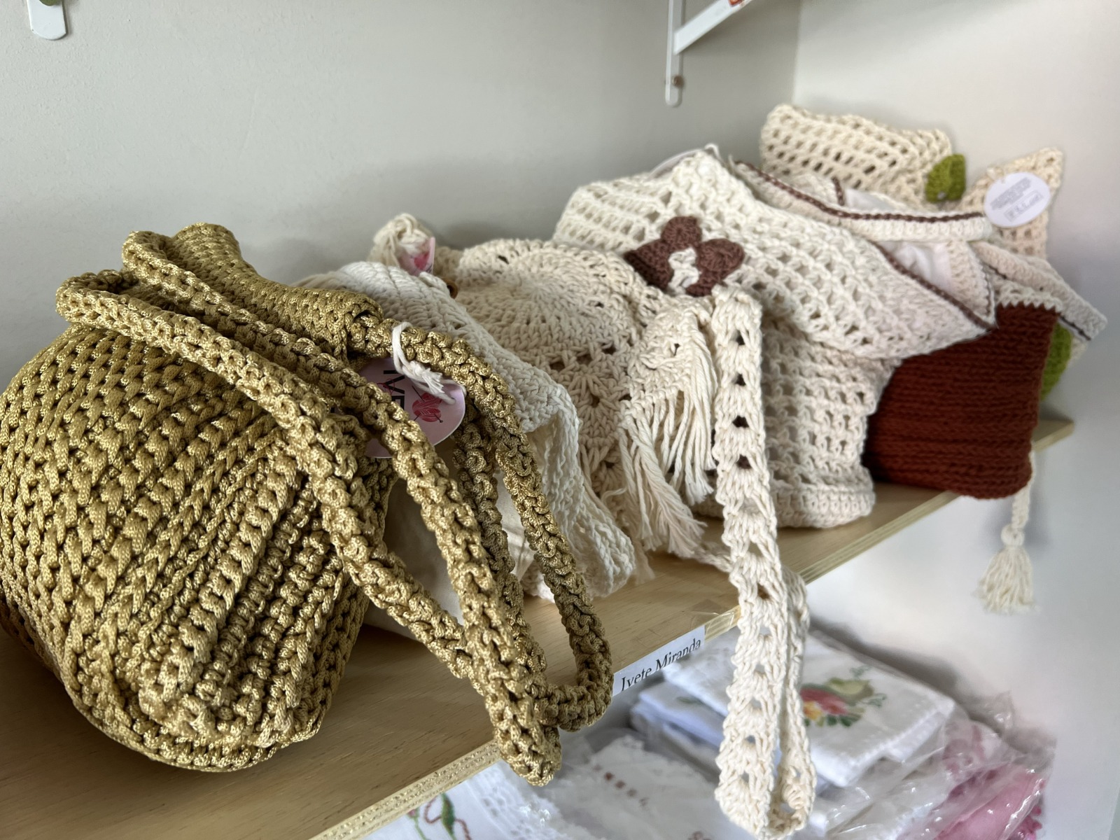 Ponto do Artesanato tornou-se referência ao turista e valorização dos artesãos - Imagem 6