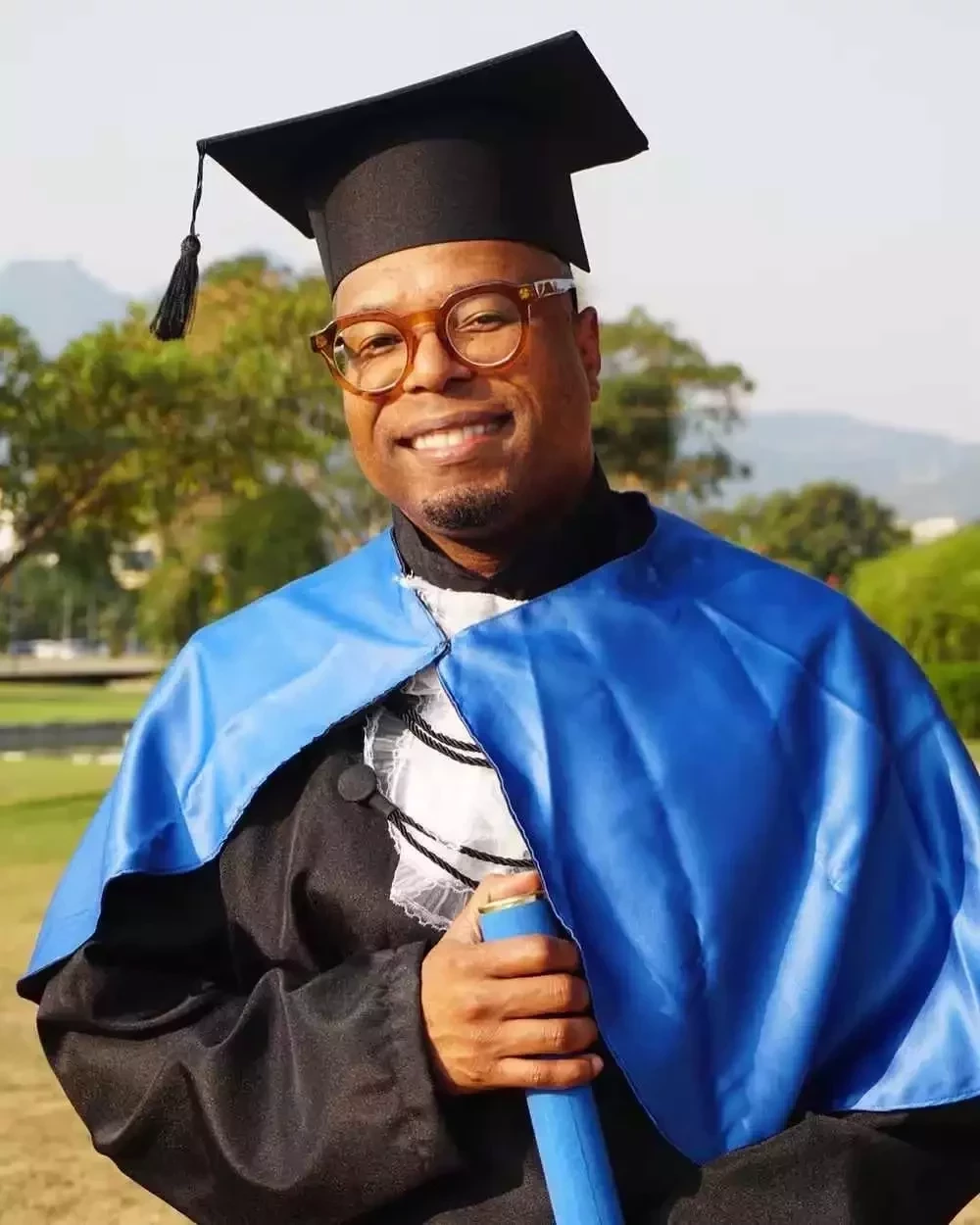 Nem a fama impediu essas celebridades de voltarem para a sala de aula - imagem 135827