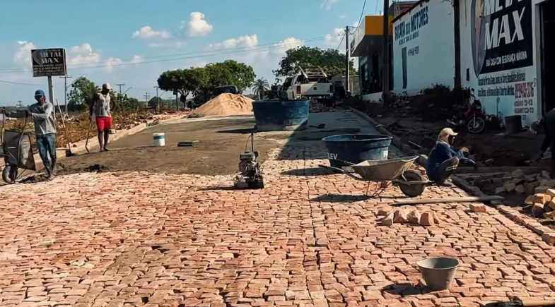 Obra de Pavimentação Poliédrica em via lateral da BR-230 em Floriano segue a todo vapor