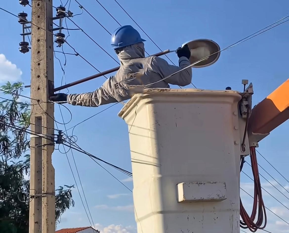 Ajustes na iluminação pública - Foto: Prefeitura de Caracol