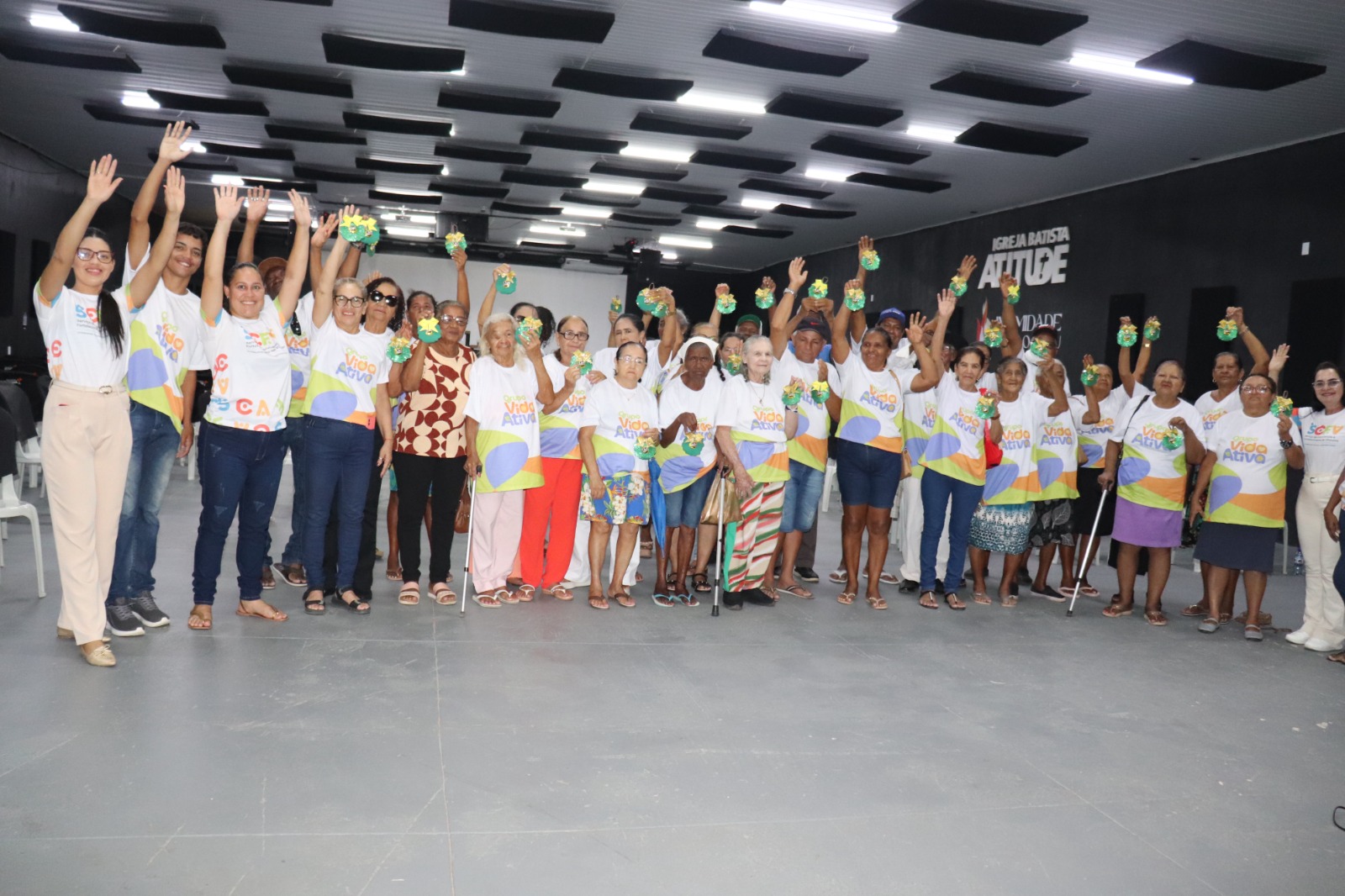 Idosos do SCFV participam de manhã de oficina de artesanato natalino - Imagem 1