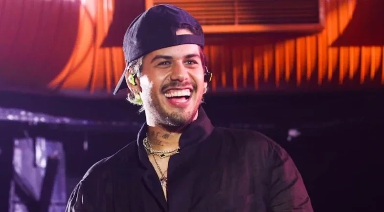 Zé Felipe se enrola ao ler resultado no Prêmio Multishow e repercute nas redes