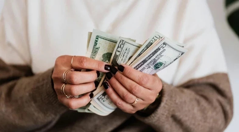 Alguns signos precisam frear gastos neste fim de ano; veja quais