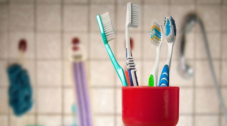 Escova de dentes no banheiro pode ameaçar sua saúde; saiba o motivo