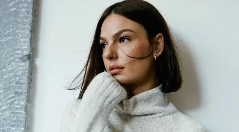 Isis Valverde se pronuncia sobre homem que a perseguia ser preso após 20 anos