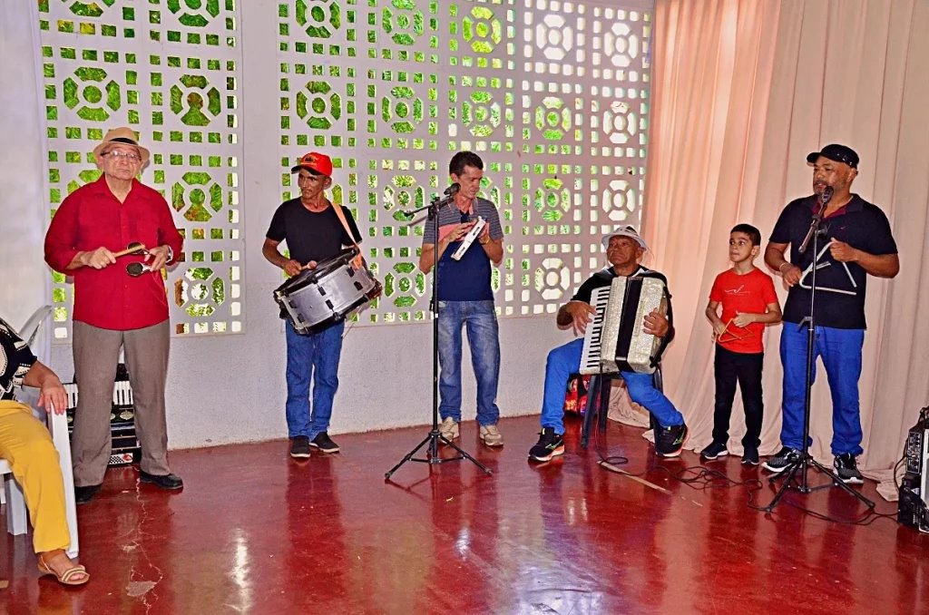 Com serviços de beleza, forró e muita animação, Social de Santo Antônio de Lisboa promove confraternização do Grupo Reviver - Imagem 5