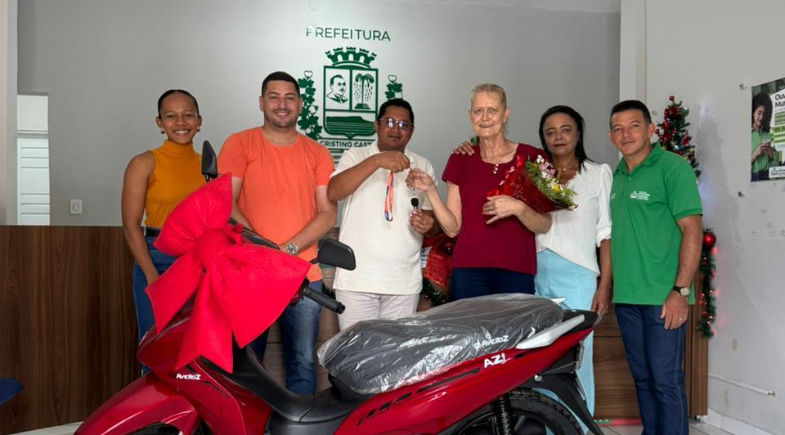 Prefeitura de Cristino Castro sorteia moto entre contribuintes com IPTU em dia