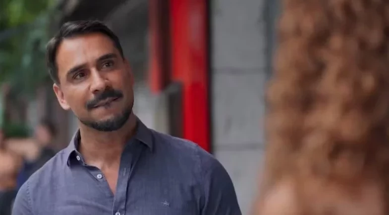 Viviane é pega no flagra por Edilberto comprando remédios em 'Três Graças'