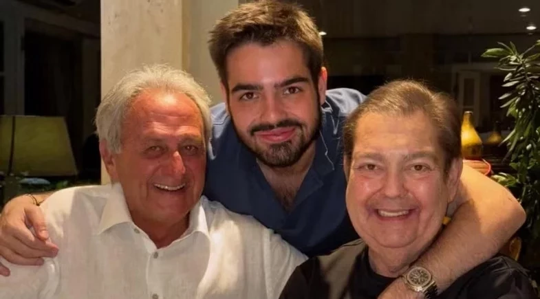 Faustão aparece em registro raro ao lado do filho durante o Natal: “Maior privilégio”