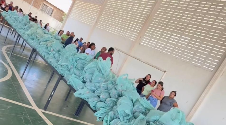 Natal Solidário: Prefeitura de São João do Piauí realiza a distribuição de frangos para a população