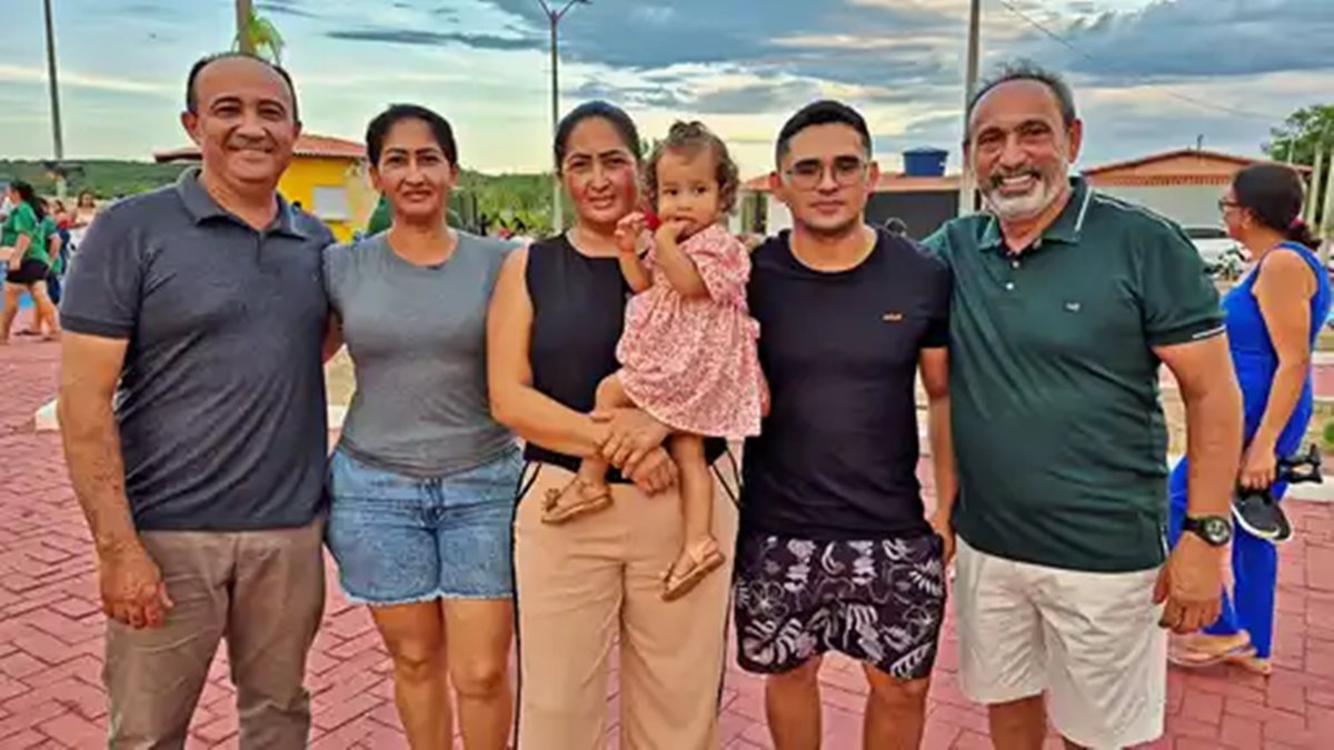 Prefeito Erivaldo Lopes inaugura Parquinho Infantil no bairro Jardim Lavina em Santo Antônio de Lisboa - Imagem 2