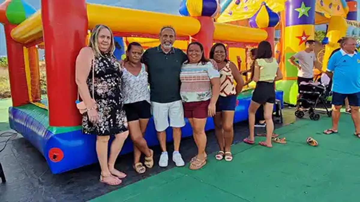 Prefeito Erivaldo Lopes inaugura Parquinho Infantil no bairro Jardim Lavina em Santo Antônio de Lisboa - Imagem 10