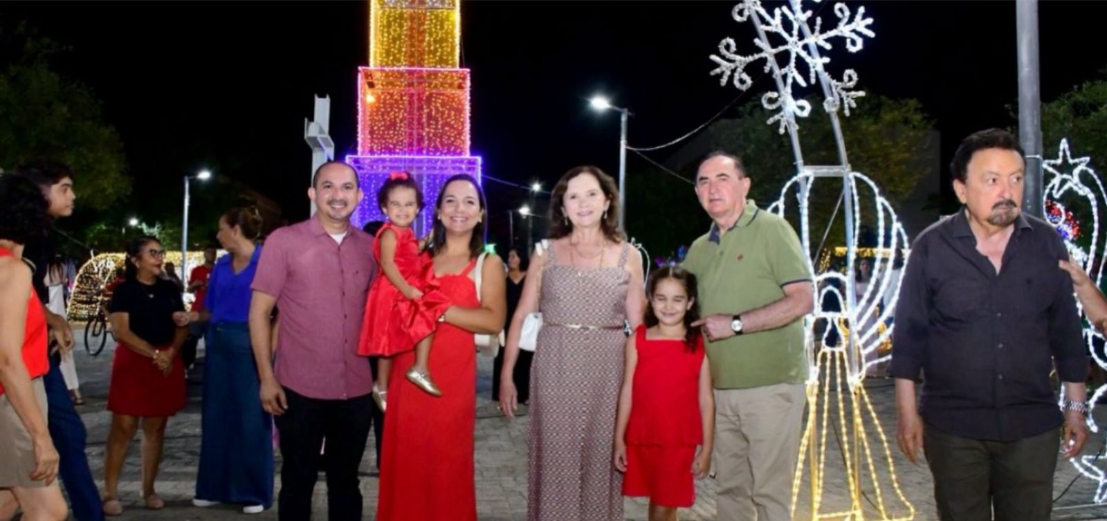 Prefeitura de Floriano realiza Natal Luz e Alegria 2025 - Imagem 2