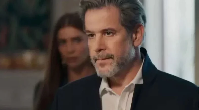 Em 'Três Graças', Ferette flagra filha beijando outra mulher e reage transtornado