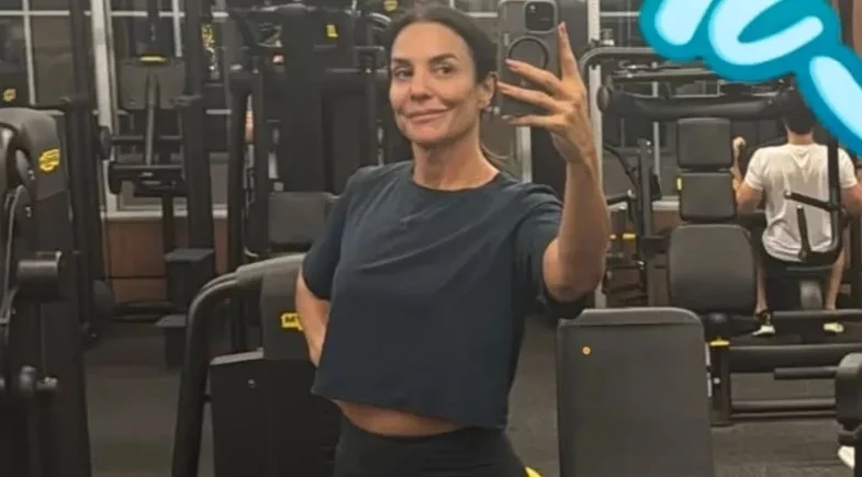 Solteira, Ivete Sangalo pega pesado no treino e brinca: “Presente de Natal tá chegando”