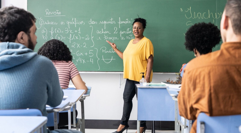 Prefeitura de São Pedro do Piauí realiza pagamento de abono salarial aos profissionais da educação
