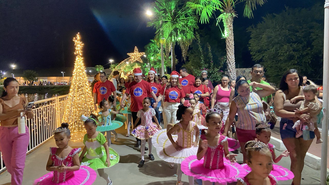 Campo Maior abre oficialmente o “Encantos do Natal” com grande celebração na Praça Valdir Fortes - Imagem 2