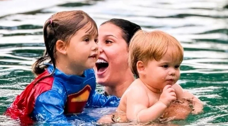 Ana Castela se diverte em casa com filhos de Zé Felipe após show do cantor em SP