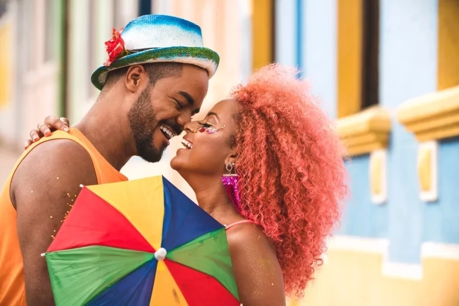 Sorte no amor? 3 signos que vão viver um romance no carnaval