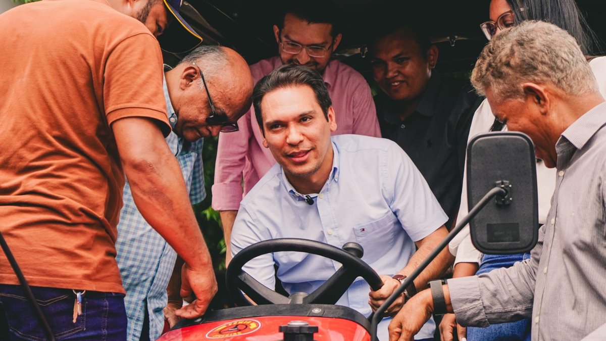 Prefeito Dr. Gilberto Júnior entrega trator para a Agricultura Familiar