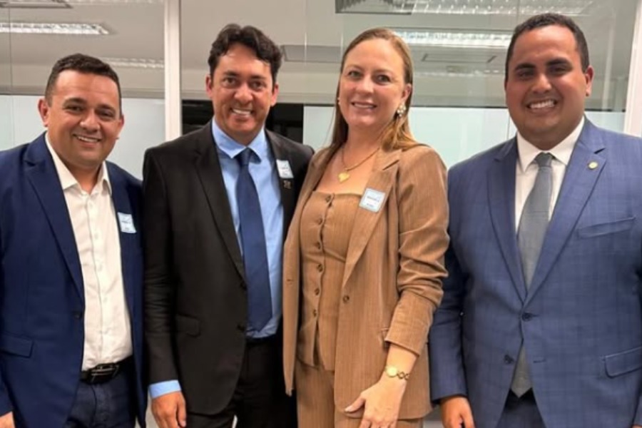 Prefeito Jabes Júnior se reúne com líderes piauienses para discutir futuro de Riacho Frio 