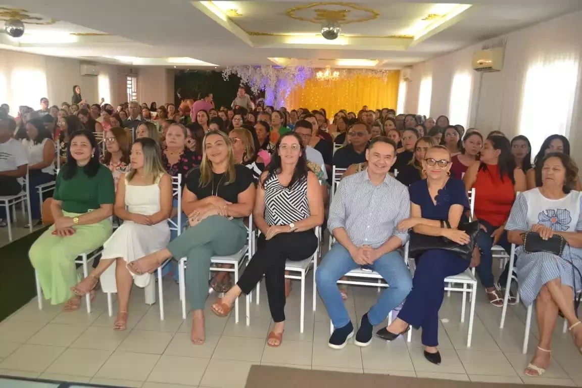 Prefeito Joãozinho Félix anuncia reajuste de 6.5% no salário dos professores - Imagem 1