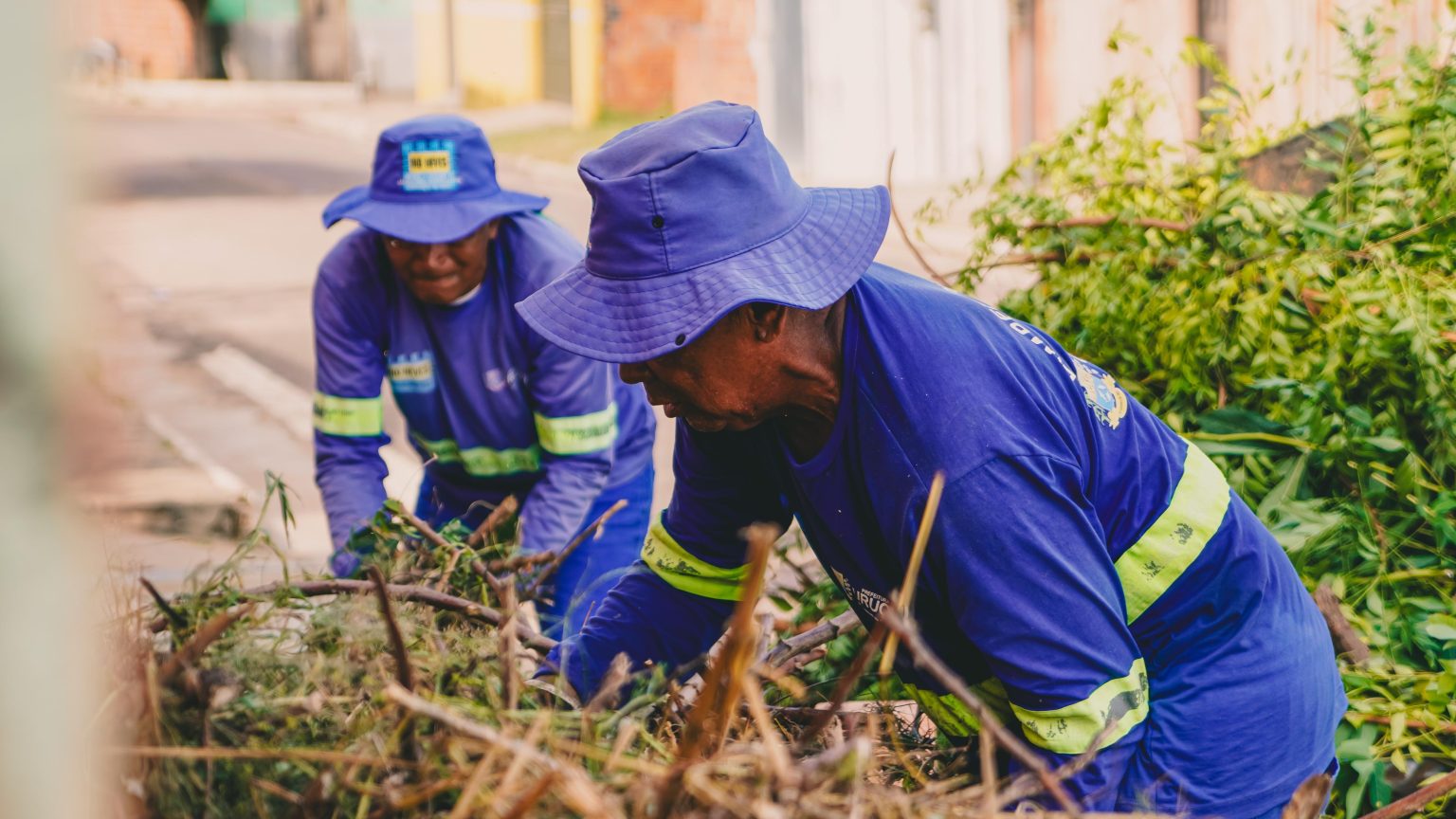 Operação Limpeza e Mutirão Contra a Dengue chegam ao bairro Esperança em Uruçuí